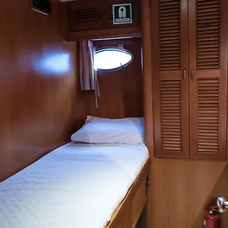 Vira Yacht 보트호텔 교젝
