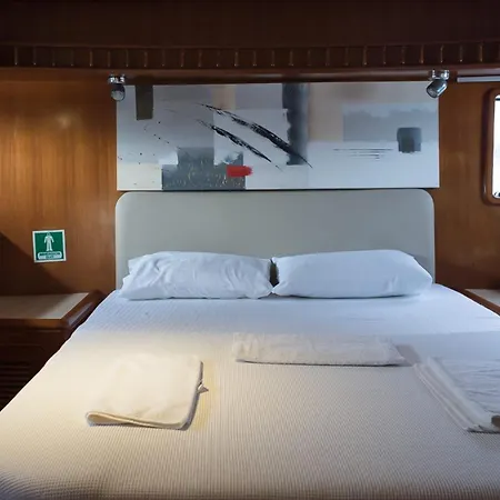 Vira Yacht 보트호텔