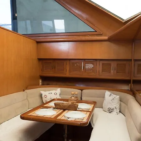 Vira Yacht 교젝