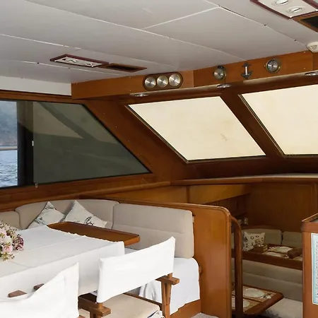보트호텔 Vira Yacht