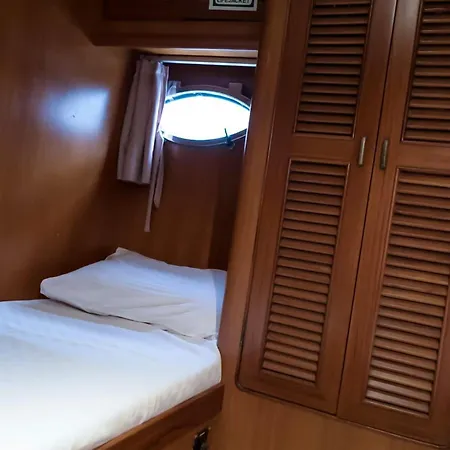 Hotel na wodzie Vira Yacht *